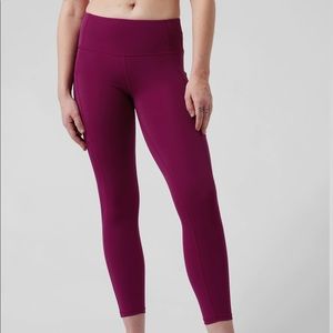 Athleta Ultimate Stash Tight 7/8